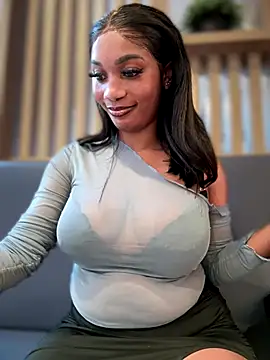 Snapshot of __Nessa__ chatting on October 2025 11:33:01 AM Nessa online show from October 2025 11:33:01 AM