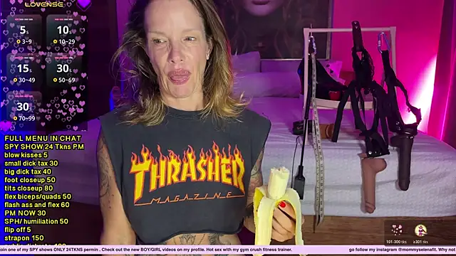 Snapshot of mommyselenafit_ chatting on November 2025 03:05:01 AM mommyselenafit online show from November 2025 03:05:01 AM