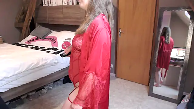 MissGirly online show from December 2024 01:11:02 PM