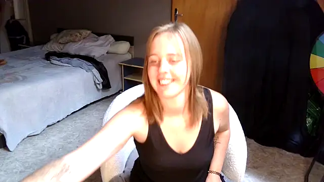 MissGirly online show from September 2025 12:05:02 PM