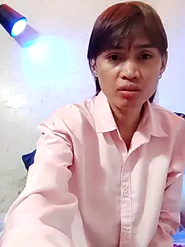 Snapshot of QueenSoreal chatting on January 2025 04:17:01 PM QueenSoreal online show from January 2025 04:17:01 PM