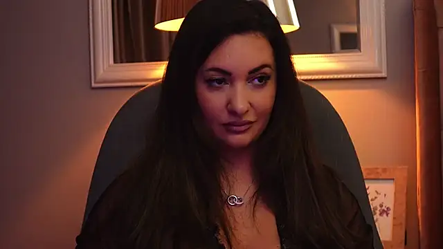 YaaraCollins online show from October 2025 06:46:02 PM