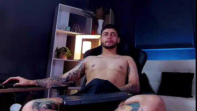 Snapshot of alessandro_duty chatting on October 2025 01:50:01 AM alessandro duty online show from October 2025 01:50:01 AM