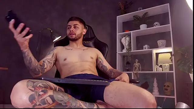 Snapshot of alessandro_duty chatting on October 2025 03:31:02 AM alessandro duty online show from October 2025 03:31:02 AM