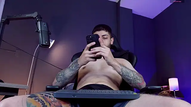 Snapshot of alessandro_duty chatting on October 2025 12:01:02 AM alessandro duty online show from October 2025 12:01:02 AM