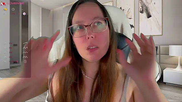 Snapshot of Victoria_Romans chatting on October 2025 04:41:01 PM Victoria Romans online show from October 2025 04:41:01 PM