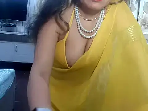 Snapshot of yourradhika chatting on March 2025 05:43:02 PM yourradhika online show from March 2025 05:43:02 PM