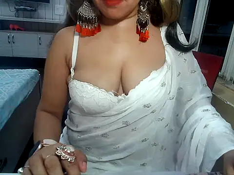 Snapshot of yourradhika chatting on March 2025 08:51:01 PM yourradhika online show from March 2025 08:51:01 PM