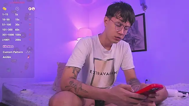 Snapshot of LeaneSeb chatting on October 2025 03:59:02 AM LeaneSeb online show from October 2025 03:59:02 AM