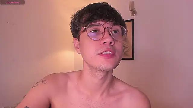 Snapshot of LeaneSeb chatting on November 2025 09:41:01 AM LeaneSeb online show from November 2025 09:41:01 AM