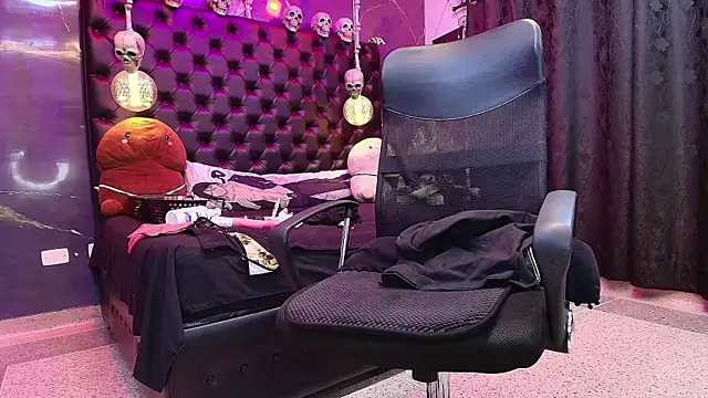 Snapshot of AlexHoe_ chatting on February 2025 01:11:02 AM AlexHoe online show from February 2025 01:11:02 AM