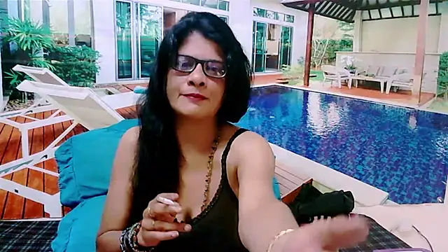 Snapshot of IndianAllure chatting on January 2025 06:33:01 AM IndianAllure online show from January 2025 06:33:01 AM