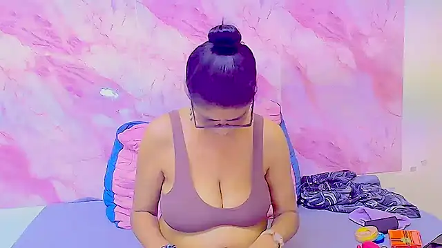 Snapshot of IndianAllure chatting on October 2025 05:30:01 AM IndianAllure online show from October 2025 05:30:01 AM