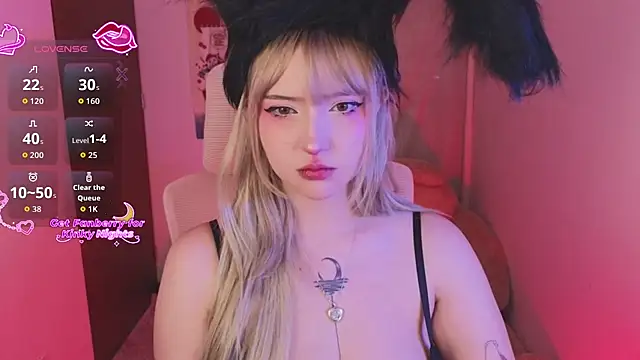 Snapshot of KuroChan420 chatting on November 2025 12:02:01 AM KuroChan420 online show from November 2025 12:02:01 AM