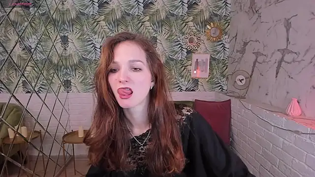 Snapshot of MirandaGlow chatting on January 2025 05:48:02 AM MirandaGlow online show from January 2025 05:48:02 AM