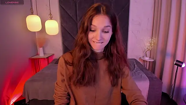 Snapshot of MirandaGlow chatting on December 2025 05:46:02 AM MirandaGlow online show from December 2025 05:46:02 AM