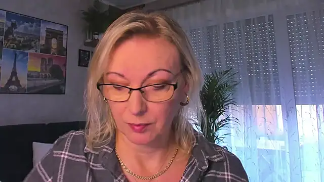 vanessa chat online show from November 2025 02:18:01 PM