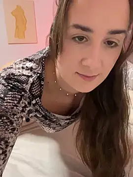 Snapshot of EllaMae chatting on December 2024 10:21:02 PM EllaMae online show from December 2024 10:21:02 PM