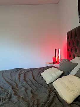 Snapshot of EllaMae chatting on October 2025 02:16:01 PM EllaMae online show from October 2025 02:16:01 PM