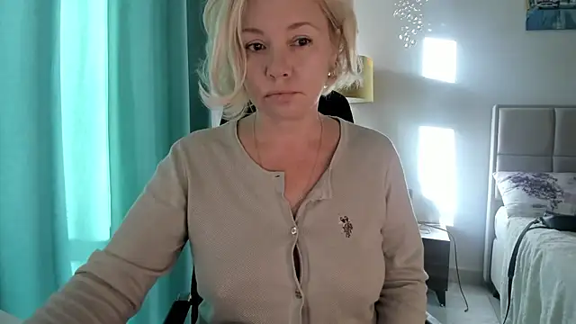 Snapshot of Colette__1977 chatting on October 2025 05:07:02 AM Colette 1977 online show from October 2025 05:07:02 AM