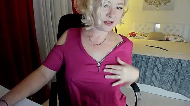 Snapshot of Colette__1977 chatting on November 2025 03:12:02 PM Colette 1977 online show from November 2025 03:12:02 PM