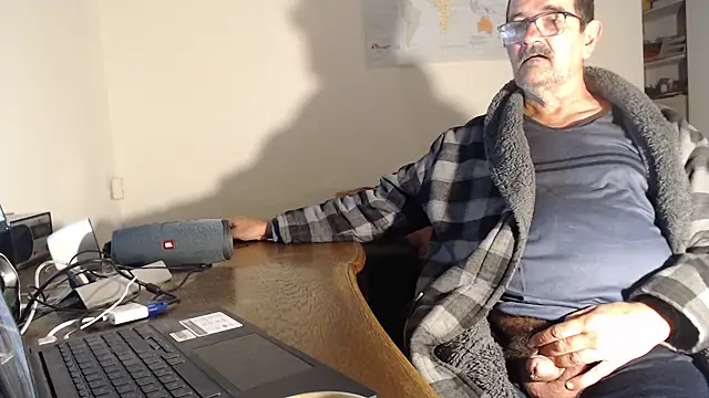 Snapshot of silvio-aus-luzern-CH chatting on October 2025 05:07:01 AM silvio-aus-luzern-CH online show from October 2025 05:07:01 AM