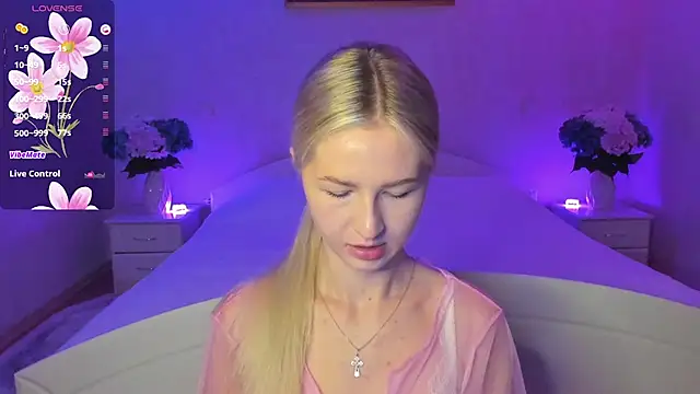 AnnaCarrera online show from October 2025 08:00:02 PM