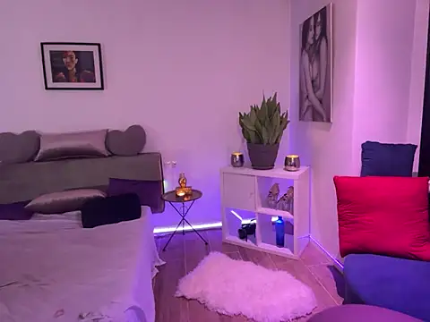 Snapshot of TiffanyRoxx chatting on February 2025 10:58:01 PM TiffanyRoxx online show from February 2025 10:58:01 PM