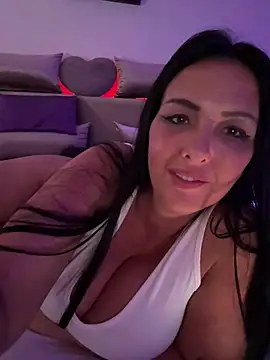 Snapshot of TiffanyRoxx chatting on February 2025 11:33:01 AM TiffanyRoxx online show from February 2025 11:33:01 AM