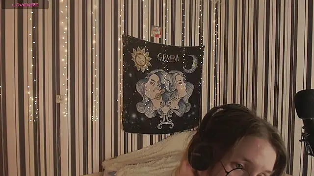 Snapshot of _Hanna_Moon_ chatting on October 2025 06:27:02 PM Hanna Moon online show from October 2025 06:27:02 PM