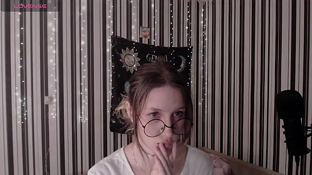 Snapshot of _Hanna_Moon_ chatting on October 2025 01:21:01 PM Hanna Moon online show from October 2025 01:21:01 PM