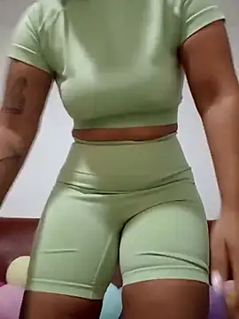 Snapshot of little_susie chatting on October 2025 08:22:02 AM little susie online show from October 2025 08:22:02 AM