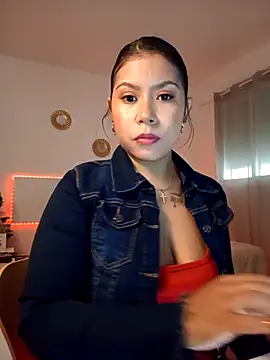 Snapshot of little_susie chatting on October 2025 08:25:02 AM little susie online show from October 2025 08:25:02 AM