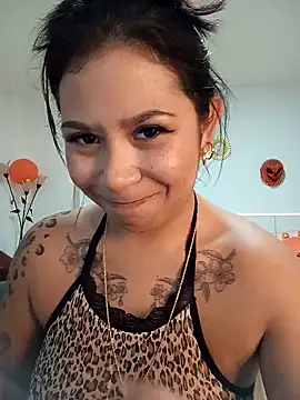 Snapshot of little_susie chatting on October 2025 09:13:02 AM little susie online show from October 2025 09:13:02 AM