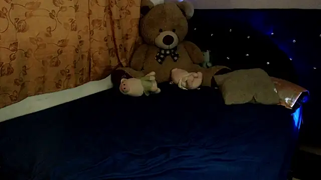 Snapshot of ANGELIQUE_KLANE chatting on November 2025 05:56:02 PM ANGELIQUE KLANE online show from November 2025 05:56:02 PM