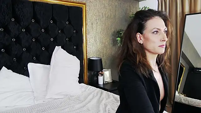 Snapshot of LisaCroft chatting on February 2025 09:31:01 AM LisaCroft online show from February 2025 09:31:01 AM