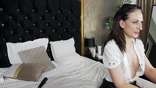 Snapshot of LisaCroft chatting on February 2025 09:13:02 AM LisaCroft online show from February 2025 09:13:02 AM