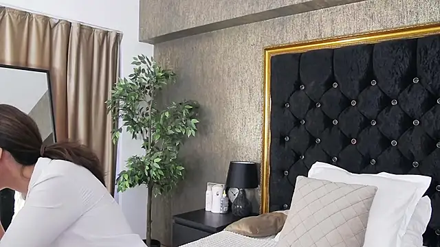 Snapshot of LisaCroft chatting on February 2025 07:01:01 AM LisaCroft online show from February 2025 07:01:01 AM