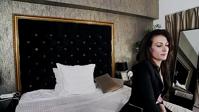 Snapshot of LisaCroft chatting on February 2025 01:58:01 PM LisaCroft online show from February 2025 01:58:01 PM