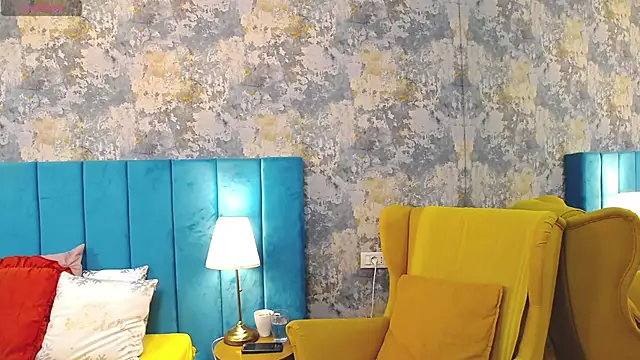 Snapshot of LisaCroft chatting on September 2025 07:19:02 AM LisaCroft online show from September 2025 07:19:02 AM