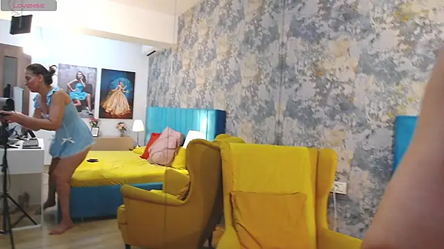 Snapshot of LisaCroft chatting on September 2025 07:19:01 AM LisaCroft online show from September 2025 07:19:01 AM