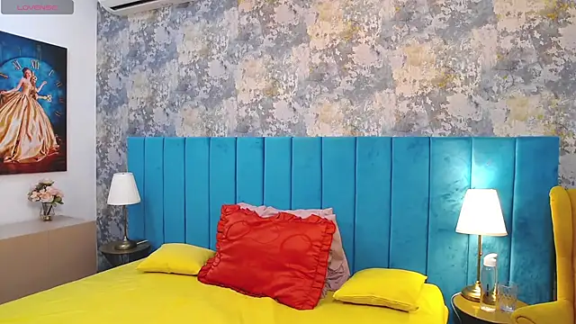 Snapshot of LisaCroft chatting on September 2025 06:04:01 AM LisaCroft online show from September 2025 06:04:01 AM