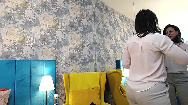 Snapshot of LisaCroft chatting on September 2025 07:25:02 AM LisaCroft online show from September 2025 07:25:02 AM