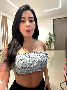 Snapshot of CATALINA_RESTREPO chatting on October 2025 01:25:01 AM CATALINA RESTREPO online show from October 2025 01:25:01 AM