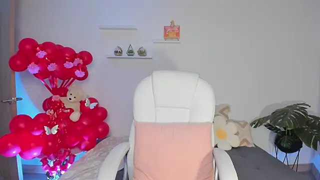 Snapshot of SophieHunt chatting on February 2025 11:53:01 PM SophieHunt online show from February 2025 11:53:01 PM