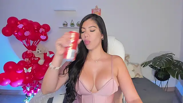 Snapshot of SophieHunt chatting on February 2025 05:19:02 AM SophieHunt online show from February 2025 05:19:02 AM