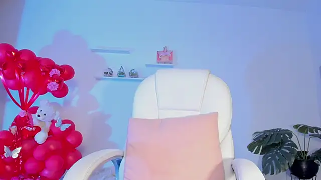 Snapshot of SophieHunt chatting on February 2025 02:38:01 AM SophieHunt online show from February 2025 02:38:01 AM