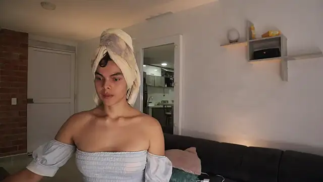 Snapshot of _Vahos_ chatting on September 2025 05:07:02 PM Vahos online show from September 2025 05:07:02 PM