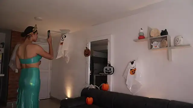 Snapshot of _Vahos_ chatting on October 2025 05:13:02 PM Vahos online show from October 2025 05:13:02 PM