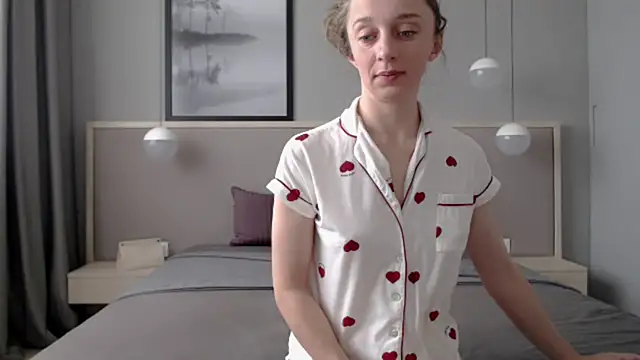 Snapshot of ShySchoolGirl chatting on October 2025 10:35:02 AM ShySchoolGirl online show from October 2025 10:35:02 AM